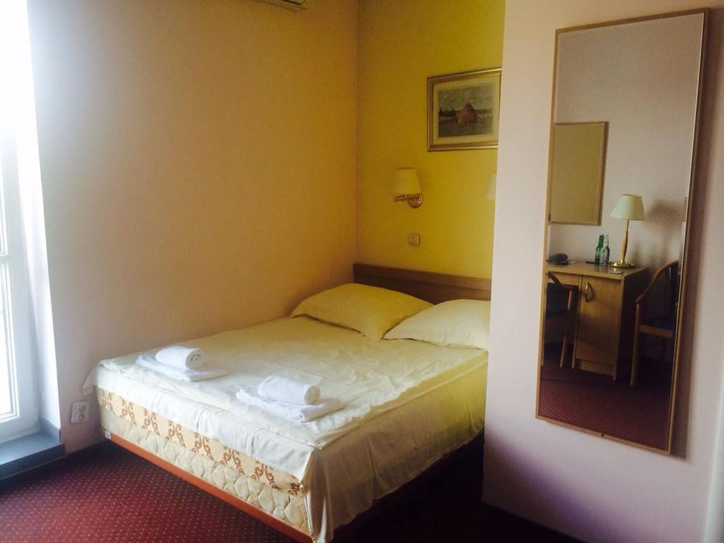 Hotel Rezydencja Parkowa Warschau Zimmer foto